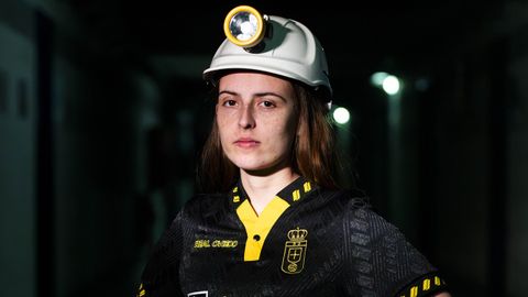 La nueva camiseta del Real Oviedo, homenaje a la miner�a e inspirada en la 96/97