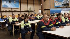 Trabajadores de Alcoa, en una asamblea