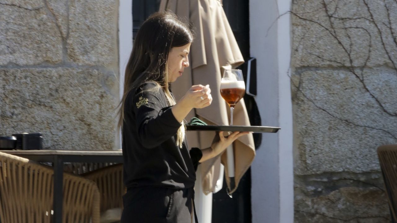 O Salnés lidera la caída del paro en Galicia en el mes de marzo