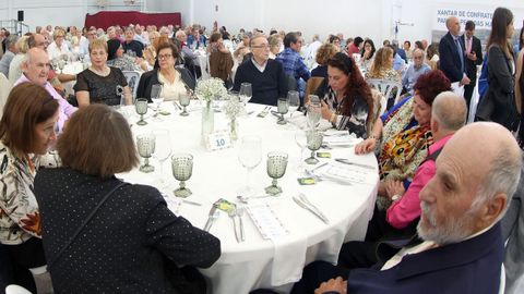 XANTAR DE CONFRATERNIDADE PARA AS PERSOAS MAIORES EN POBRA 2025
