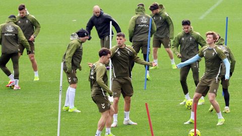 Los jugadores del Celta, en un entrenamiento en la Cidade Deportiva Afouteza.