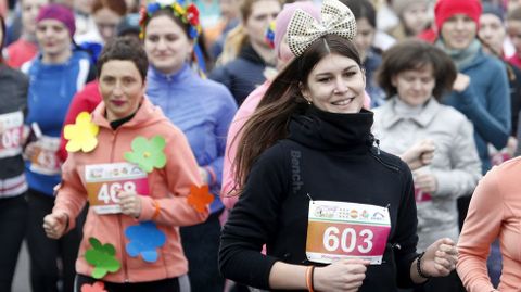 Mujeres participan en la �carrera de la belleza� con motivo del D�a Internacional de la Mujer. 
