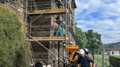 Un aspecto de las obras de rehabilitaci�n que se est�n llevando a cabo en la antigua torrre del pazo de Tor