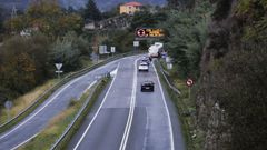 En la carretera N-120 hay doble lnea continua durante 20 kilmetros