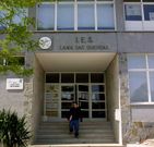 Foto de archivo de la entrada del instituto Lama das Quendas.
