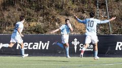 �lvaro, en el centro, celebrando un gol del curso pasado