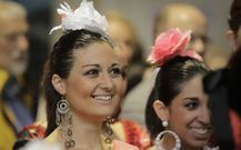 Dos de las asistentes a los actos celebrados en la caseta de los jardines de M�ndez N��ez. 