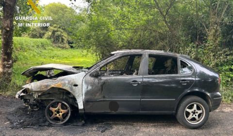 El vehículo que apareció calcinado en Ponteareas había sido sustraído antes del accidente en el que una persona resultó herida grave