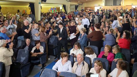 PLENO MOCION DE CENSURA EN EL CONCELLO DE RIBEIRA, DONDE LUIS PEREZ BARRAL ALCALDE DEL BNG CEDE EL BASTON DE MANDO A LA NUEVA ALCALDESA MARIA JOSE SAMPEDRO CANDIDATA DEL PP, PRIMERA MUJER EN ESTE PUESTO.