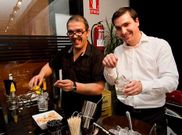 Jos� Mar�a Velay y Manuel Barrientos prepararon todo tipo de c�cteles con la nueva ginebra Gin Sea.