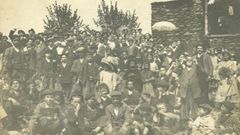 Vecinos de O Barco de Valdeorras durante el eclipse del 17 de abril de 1912.