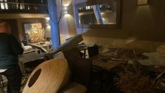 Se cay� encima de las mesas del comedor