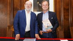 Sanitago Juega, a la izquierda, y Luis Anguita, en el N�utico
