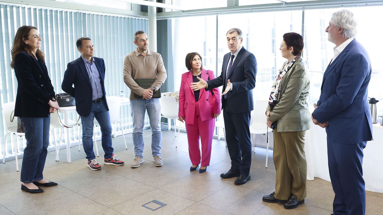 La Xunta prepara un plan para asegurar el uso responsable de la tecnología en las aulas