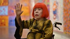 La artista Yayoi Kusama posa en el Centro Nacional de Arte de Jap�n en el 2017