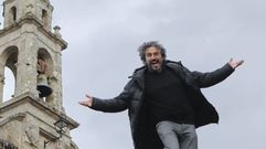 O cantante e �showman� Dani R�os, fotografado na s�a Neda natal, � que est� fondamente unido