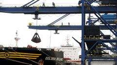 Una descarga de carb�n en Caneli�as