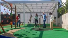 Xos� Lois Pi�eiro y Natalia Prieto visitaron el parque infantil del Cami�o Ancho