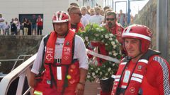 Homenaje de la Cruz Roja de Ribeira a Pichn, voluntario desaparecido en el naufragio del Argos Georgia en julio.