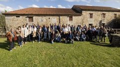 Participantes en el encuentro de aldeas, ayer a las puertas de la Fundaci�n Pondal 