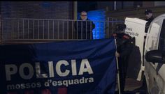 Varios agentes de los mossos en el distrito de Horta, donde se produjo el presunto crimen