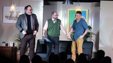 Marco �lvarez, � dereita, durante unha representaci�n de �O Parvo�. Pablo Soto, no centro, tam�n estaba nomeado na mesma categor�a