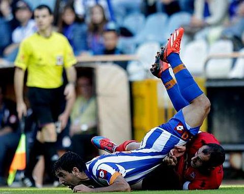 Culio volvi� a ser objeto de varias faltas y recibi� otra amarilla que le deja a una sola de la suspensi�n.