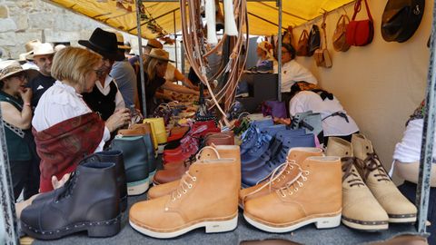 Os artesns traballaron en vivo e explicaron os segredos dos seus oficios