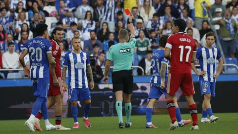 Tras la revisi�n del VAR, Angeli�o vio la tarjeta roja en el minuto 58.