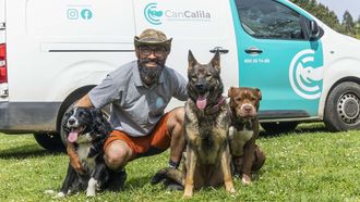 Carlos Fidalgo, con sus perros