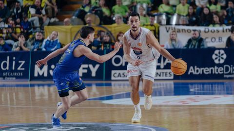 Rafa Lisboa y Leo Westermann, en el derbi de la primera vuelta en el Paco Paz