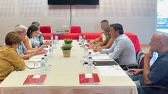 Reuni�n del alcalde y otros miembros del gobierno local con la directiva del colectivo empresarial A Seara