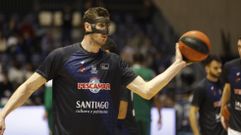 Rub�n Guerrero, en un Obradoiro-Unicaja Malaga, con m�scara protectora.