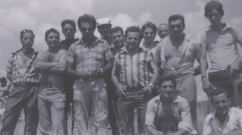 Reunin de los socialistas asturianos en el Valle del Porna (Len, 1976) con Felipe Gonzlez. Se puede ver a Marcelo Garca, Faustino Garca Zapico y Leonardo Velasco