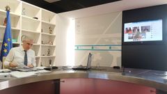 El conselleiro de Econom�a, Francisco Conde, mantuvo una reuni�n por videoconferencia para poner en marcha un proyecto que reciclar� perchas de Adolfo Dom�nguez