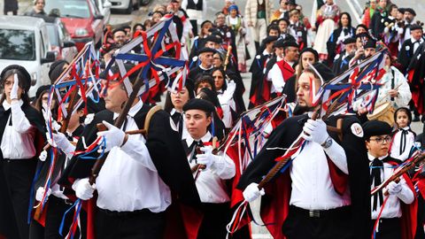 Ayer Vigo celebr� su octavo certamen de Rondallas por el barrio de Navia. 