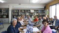 Representantes vecinales de Cogave, este jueves, en la reunión que tuvo lugar en el local de la Federación Castelao de Pontevedra