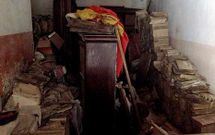 Lamentable aspecto de la planta baja del juzgado, donde se acumulan papeles y documentos. 