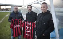 Seixo, Brais Vila -segundo y preparador f�sico- y el nuevo t�cnico, Alberto Pereira, en el Cortizo. 