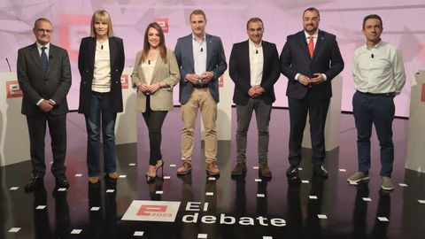 Los candidatos a la presidencia del Principado de los siete partidos con representacin en la Junta General, Adrin Barbn (2d) (PSOE), Diego Canga (i) (PP), Manuel Iarra (3d) (Cs), Covadonga Tom (2i) (Podemos), Ovidio Zapico (d) ( IU-CA), Carolina Lpez (3i) ( Vox) y Adrin Pumares (c) (Foro), en el debate electoral organizado por la Televisin del Principado de Asturias (TPA)