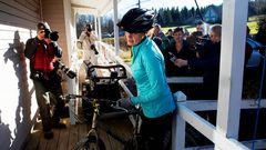 Kaci Hickox, regresando a su casa tras quebrantar la cuarentena a su vuelta de atender a enfermos de �bola. 