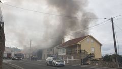 El incendio en una nave industrial de Camari�as, en im�genes