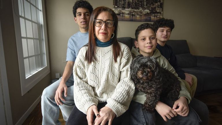 Leysy Virla, que vive en Pontevedra con su marido, su hermana y tres menores de edad.