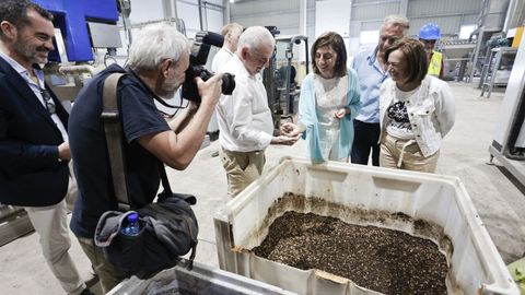 La conselleira Álgeles Vázquez visitó la planta de Bioflytech en Palas de Rei