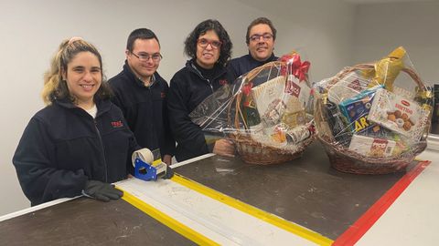 Helga García, Adrián Fernández, Xiana Moreira y Carlos Pais fueron contratados por Distribuciones Froiz para la campaña de Navidad