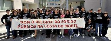 Profesores, padres de alumnos y estudiantes se concentraron a la hora del recreo y repetir�n la protesta todos los viernes.