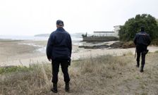 Agentes de la Polic�a Auton�mica, en una fotogra�fia de archivo en A Pobra