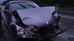 Estado en el que qued� el turismo que colision� por alcance este mi�rcoles con un cami�n en la variante