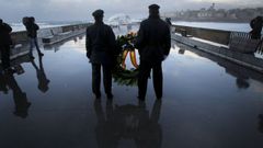 Homenaje a los polic�as muertos al a�o siguiente de la tragedia en la bah�a coru�esa