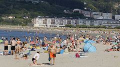 Playas como la de Covas, en Viveiro, reciben estos d�as a muchos�turistas que huyen de las altas temperaturas que se registran en otros puntos del pa�s